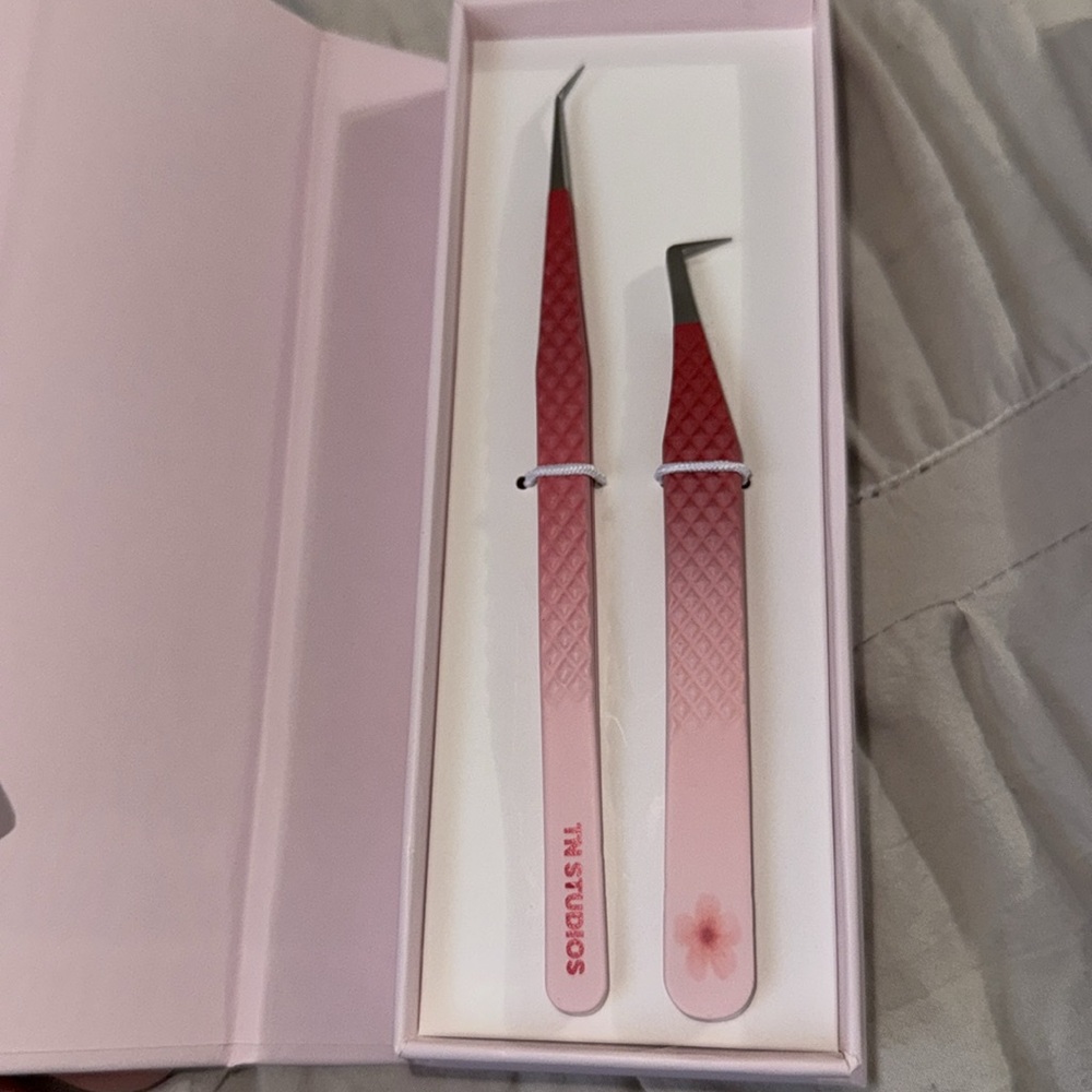 Lash extension tweezers - Picture 3 of 5